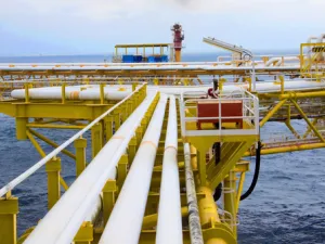 With the two latest deals, Egypt's petroleum sector would have concluded 76 deals for oil and gas exploration with international companies since November 2013. (Shutterstock)