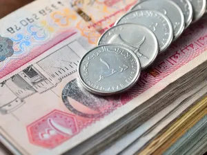 جاء ارتفاع سعر صرف الدرهم مقابل العملات الأجنبية تبعاً لارتفاع سعر صرف الدولار الأميركي بسبب الربط بين العملتين