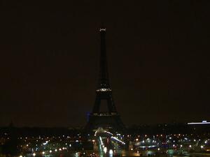 Eiffel Tower plunged in darkness (Twitter)