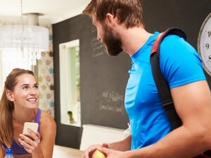 يجب أن يسأل الزوجين عن أحوال بعضهما البعض

