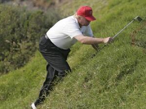 Trump plays golf (Twitter)