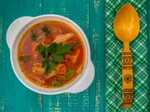 شوربة الكرُنب بالطماطم

