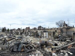 Charred structures in the fire-damaged city of Fort McMurray, Alberta, Canada, (AFP/Jonathan Hayward)