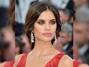 النجمات بمجوهرات فاخرة في حفل افتتاح مهرجان كان السينمائي 2017