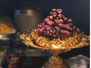 The Iftar buffet offer at Almas Ramadan tent will include a wide selection of oriental as well as western cuisine, traditional Arabic and Ramadan sweets, live cooking stations, refreshments and juices.