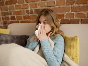 من أعراض الزكام العطاس المتكرّر