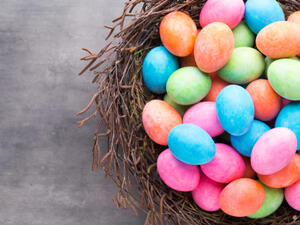 طريقة تلوين البيض شم النٍسيم بالمواد الطبيعية  طريقة تلوين البيض شم النٍسيم بالمواد الطبيعية