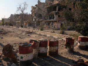 Destruction in the streets of Deir Ezzor. 