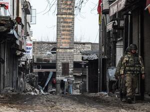 Turkish forces on patrol in Diyarbakir after civilian curfew. (AFP/Ilyas Akengin)