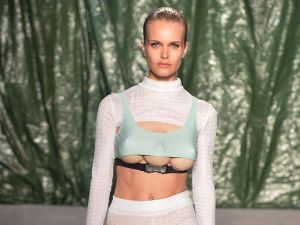 Models with three breasts (Twitter)