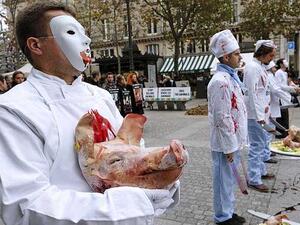  Radical vegans are attacking butcher shops in France (Twitter)