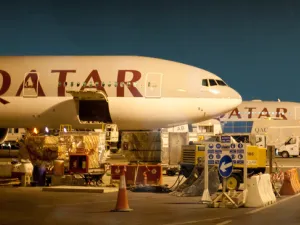 عثر على متن طائرة حطت في جاكرتا آتية من الدوحة على جثة طفل ملفوفة بالورق في المرحاض