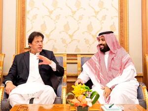 Pakistan Prime Minister Imran Khan meeting with Saudi Crown Prince Mohammad Bin Salman (Twitter)