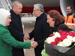 Turkish President Recep Tayyip Erdogan arrives in Paris to large crowds  (Twitter)