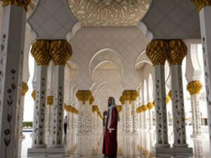 Dua made sure to do some sight seeing in Abu Dhabi before her sold out concert and visited Al Sheikh Zayed mosque (Source: Dua Lipa - Instagram)
