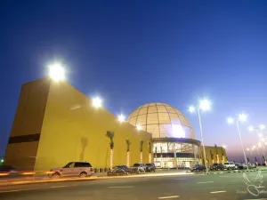 مع نهاية المهرجان، يزدان دبي أوتليت مول باستضافة مهرجان الطائرات الورقية وذلك يوم 26 يناير الجاري، حيث يشارك بالمهرجان الكثير من عشاق تلك الهواية.