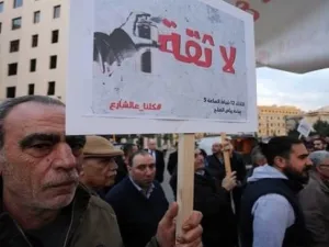 Under the slogan "No confidence in the new government", dozens of protesters, gathered at Riad el-Solh street, near the Parliament Building, in Beirut (Twitter)