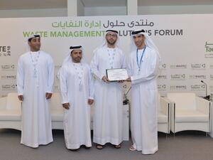 Dr. Thani Alzeyoudi, Minister of Climate Change and Environment, honors the local and international speakers.