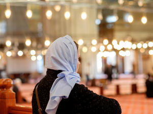 The European Court of Justice has ruled that employers are allowed to ban religious headscarfs at the workplace under certain circumstances. (Shutterstock)
