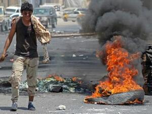 آلاف المتظاهرين في عدن يطالبون برحيل الحكومة اليمنية المعترف بها