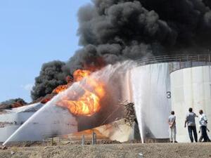 نيران تشتعل في مصفاة للنفط بعدن يوم السبت
