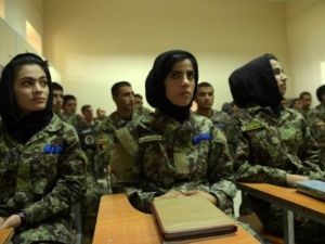 نساء في اكاديمية الطيران في كابول

