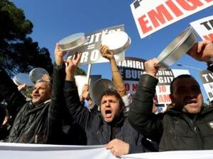 آلاف المتظاهرين في البانيا للمطالبة باستقالة الحكومة

