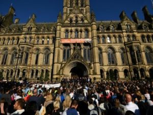 تجمع في ساحة البرت سكوير في مانشستر
