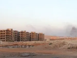 دخان يتصاعد بالقرب من منطقة 1070 شقة بجنوب غرب حلب

