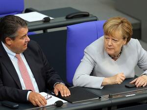 German Chancellor Angela Merkel (R) talks with German Vice Chancellor, Economy and Energy Minister Sigmar Gabriel during a session of the Bundestag (lower house of parliament) on September 8, 2016 in Berlin. (AFP/Wolfgang Kumm)
