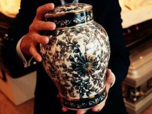 طالبة اميركية تطعم زملاءها حلوى تحتوي على رماد جدتها