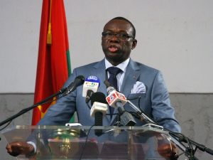 القبض على رئيس وزراء بوركينا فاسو السابق بتهمة قتل محتجين