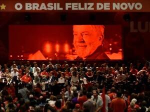 رئيس حزب العمال غليسي هوفمان تلقي كلمة امام انصار الرئيس الاسبق لويس ايناسيو لولا دا سيلفا خلال حملة انتخابية لتسميتهم كمرشح للحزب في ولاية ميناس جيريس
