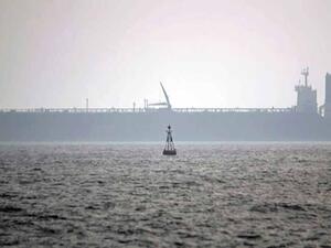 تهديد ايراني بمنع مرور شحنات النفط عبر مضيق هرمز 