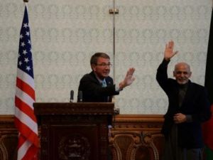 كارتر خلال مؤتمر صحافي مشترك مع الرئيس الافغاني اشرف غني
