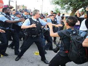 احتجاجات عنيفة في شيكاغو بعد مقتل رجل برصاص الشرطة

