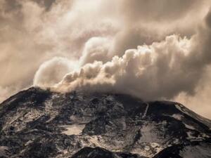 تشيلي ترفع مستوى الانذار تحسبا لثوران بركان في الانديس
