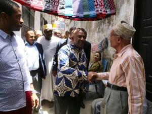 رئيس جزر القمر غزالي عثماني في موتسامودو
