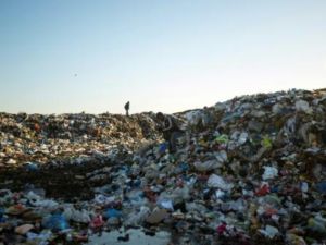 مقتل 24 شخصا في انهيار مكب للنفايات في اثيوبيا