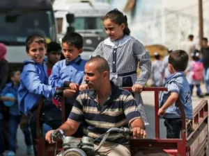 تلاميذ يتوجهون الى مدرسة تابعة للاونروا في غزة
