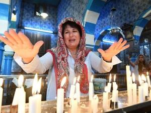 حجاج يهود يتوافدون الى كنيس الغربية في جزيرة جربة التونسية
