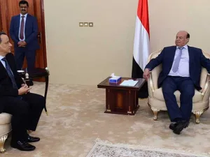 مبعوث الامم المتحدة الخاص الى اليمن اسماعيل ولد الشيخ احمد والرئيس اليمني عبد ربه منصور هادي في عدن