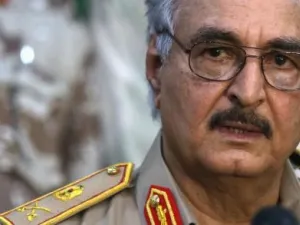 قائد الجيش الوطني الليبي خليفة حفتر.

