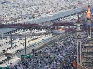 مليونا حاج يتوافدون على مشعر منى قبل التوجه لصعيد عرفات