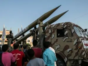 استعراض صاروخي لكتائب القسام الجناح المسلح لحركة حماس في غزة
