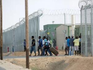 الرحيل أو السجن.. إسرائيل تبدأ عملية ترحيل المهاجرين الأفارقة

