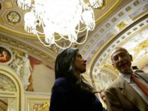 هوما عابدين المساعدة المقربة من المرشحة الديموقراطية لانتخابات الرئاسة هيلاري كلينتون

