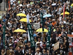 مسيرة مؤيدة للديموقراطية في هونغ كونغ بمناسبة العيد الوطني الصيني
