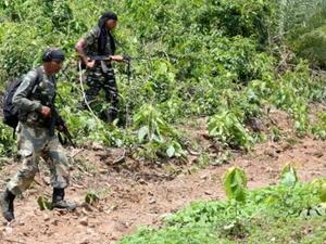 جنود هنود يشاركون في عملية عسكرية ضد المتمردين الماويين في شرق الهند
