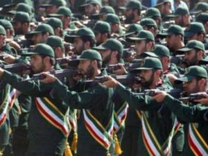 عناصر من الحرس الثوري الايراني خلال عرض عسكري